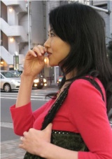美人な人妻に声を掛けたら疼いていたらしく、オマ○コ＆中出しまでさせてくれたッ！！！ 18名の奥様達が織り成す背徳の交尾！ パッケージ画像